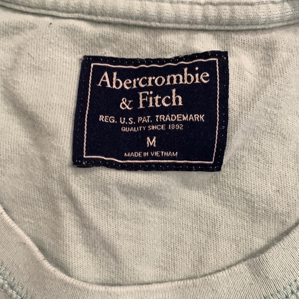 A&F Graphic TShirt - Picture 3 of 5